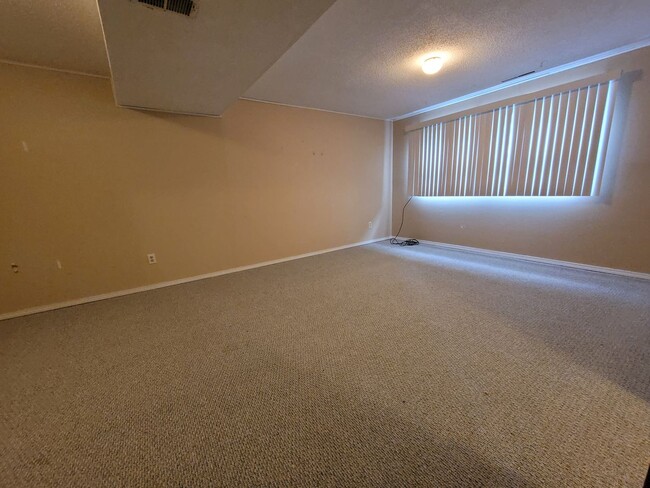 Photo - Marion 3 bedroom 1 bath additional family room, new carpet & Appliances, 1 stall garage, fenced y...