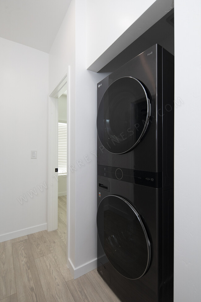 Photo - 3021-3037 Luna Ave