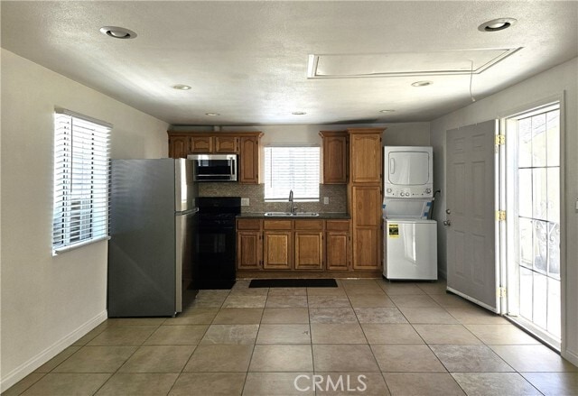Photo - 656 W 21st St