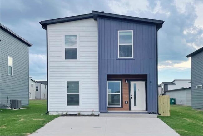 Building Photo - 811 Arctic Ave