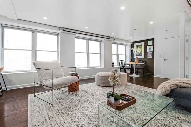 Photo - 156-160-160 Chelsea St Unidad 104