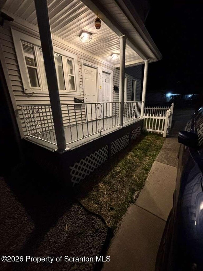 Building Photo - 214 S Sumner Ave