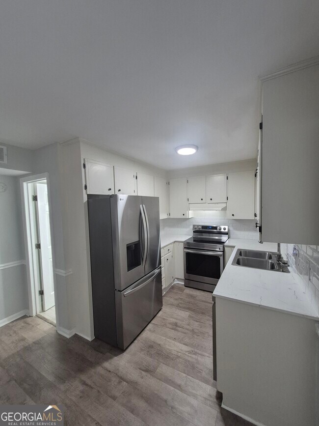 Photo - 185 Springdale Ct