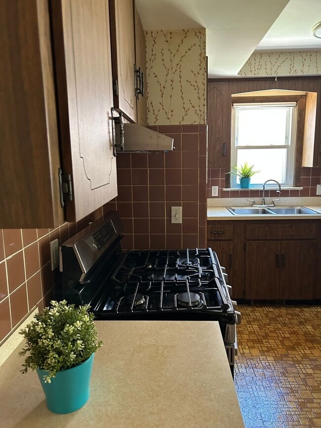 Building Photo - Brick 4 Bedrooms house is South Euclid With 2 Cars Detached Garage for Rent