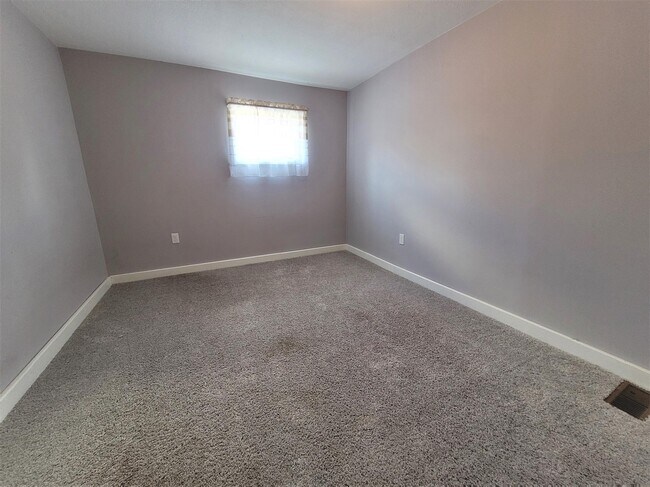 Photo - 206 Main St E Unit 1