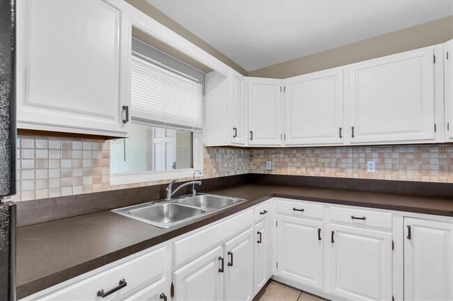 Photo - 618 Glenoak St N