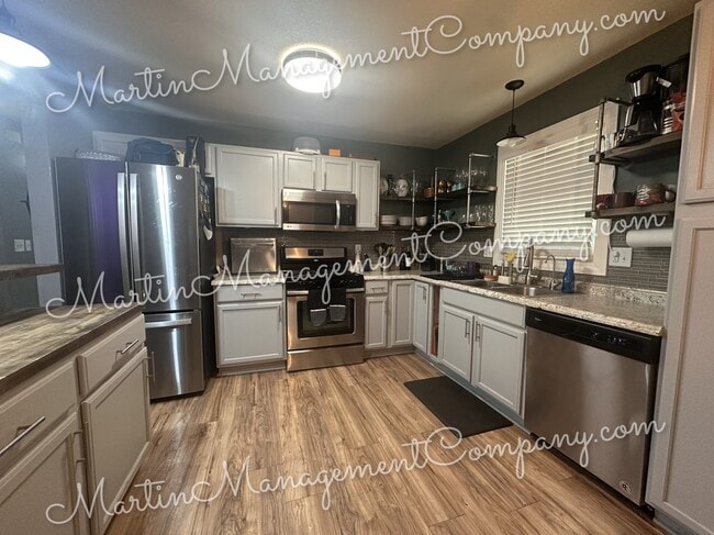 Photo - 605 Short St