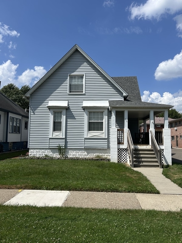 Photo - 216 Poplar St
