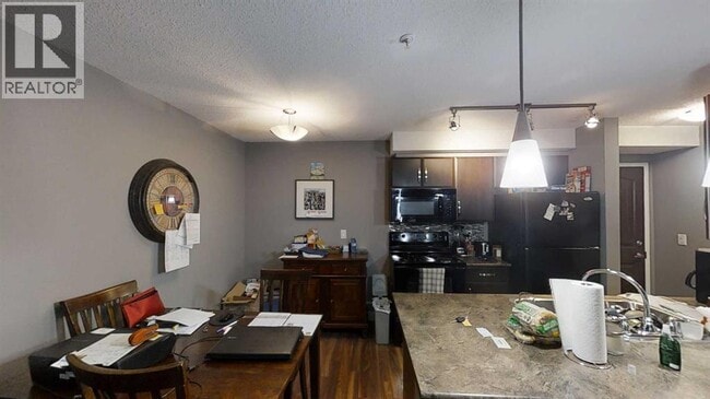 Photo - 9124-9196 96 Ave