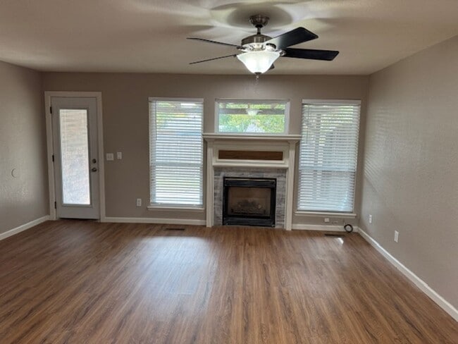 Photo - 3 bed 2 full bath 2 story duplex in Norman! ready for move in!