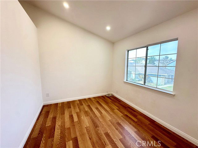 Photo - 45202 Pickford Ave