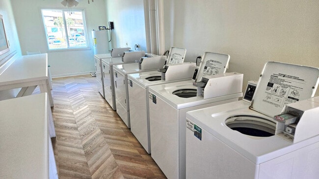 Photo - 924 W Beach Blvd Unidad SI FL1-ID1364784P