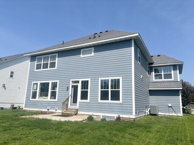 9068 Red Oak Trl