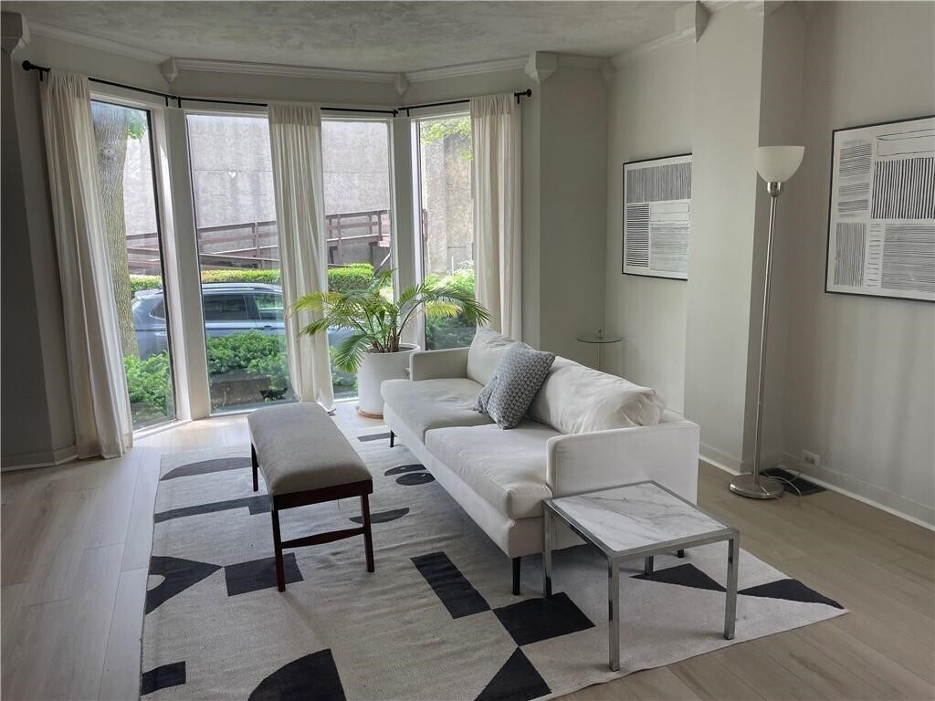 Photo - 74 Richmond St