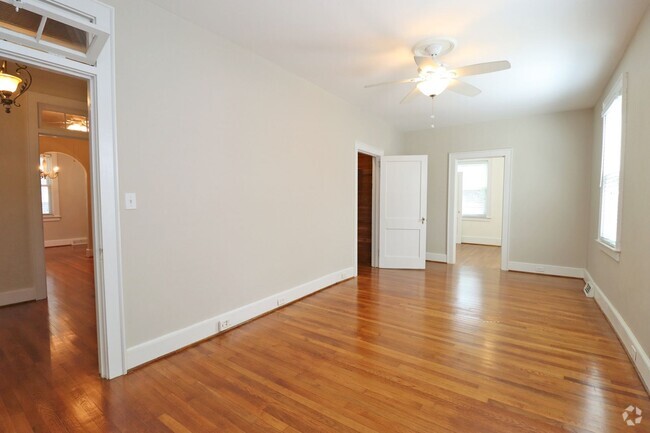 Building Photo - Charming 3 Bedroom, 2 Bathroom on Kilbourn... Rental