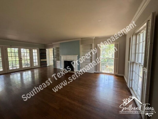 Photo - 2465 Gladys St