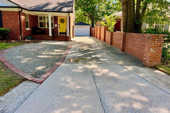 Photo - 3/2 Duplex Conveniently Situated in an Established Neighborhood!