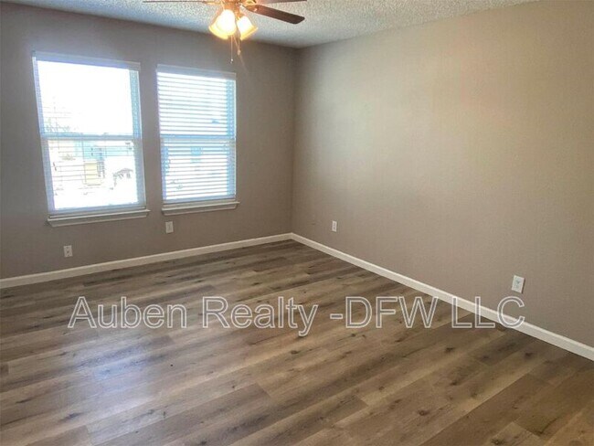 Photo - 319 SE 3rd St Unidad 104