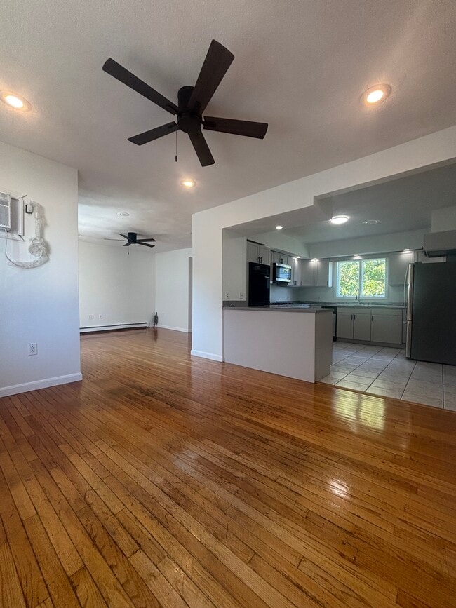 Building Photo - 33 Appleton St Unit 2