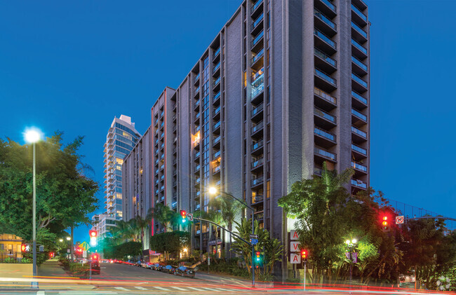 Building Photo - Vera Cortez Hill Rental