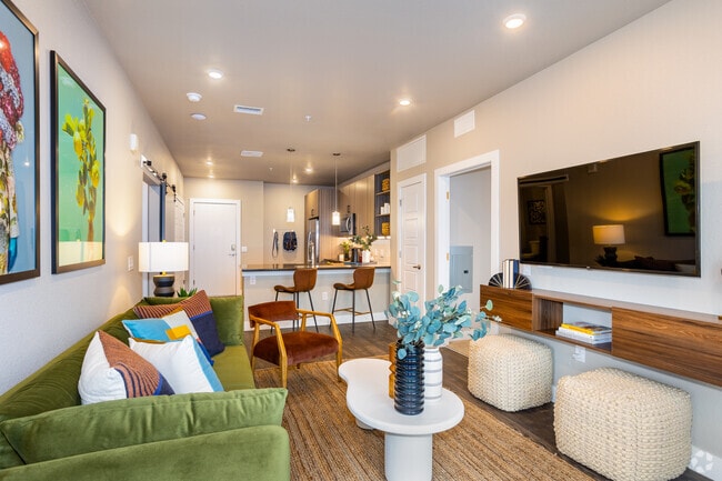 2BR, 2BA - 1,009SF