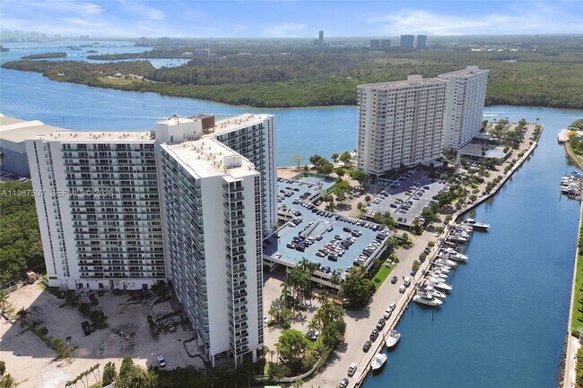Photo - 300 Bayview Dr Unit 915