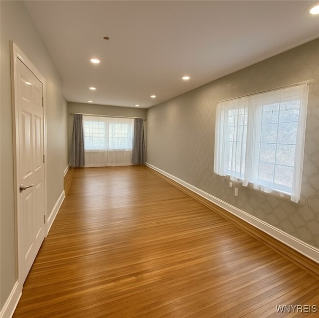 Building Photo - 11 Baynes St Rental