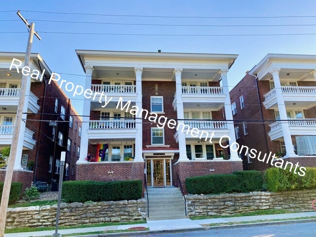 Building Photo - 2-Bed Apartment Close to the Plaza Unit 2W