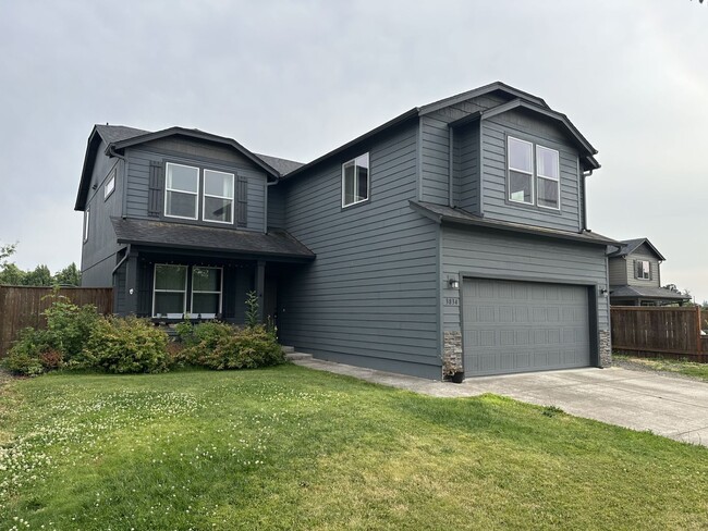 Newer Home In North East Albany! Nealy 250... - Newer Home In North East Albany! Nealy 250...