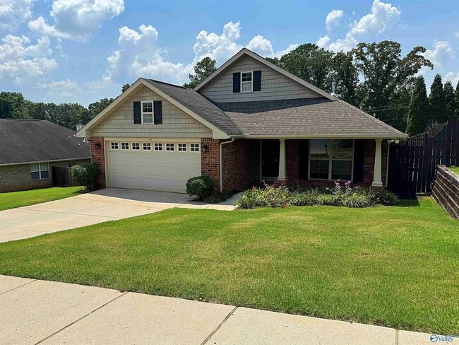 Photo - 105 Oak Shade Dr House