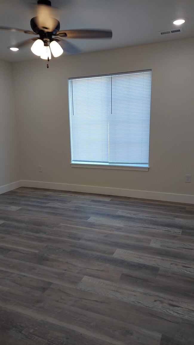 Photo - 406 Eagle St