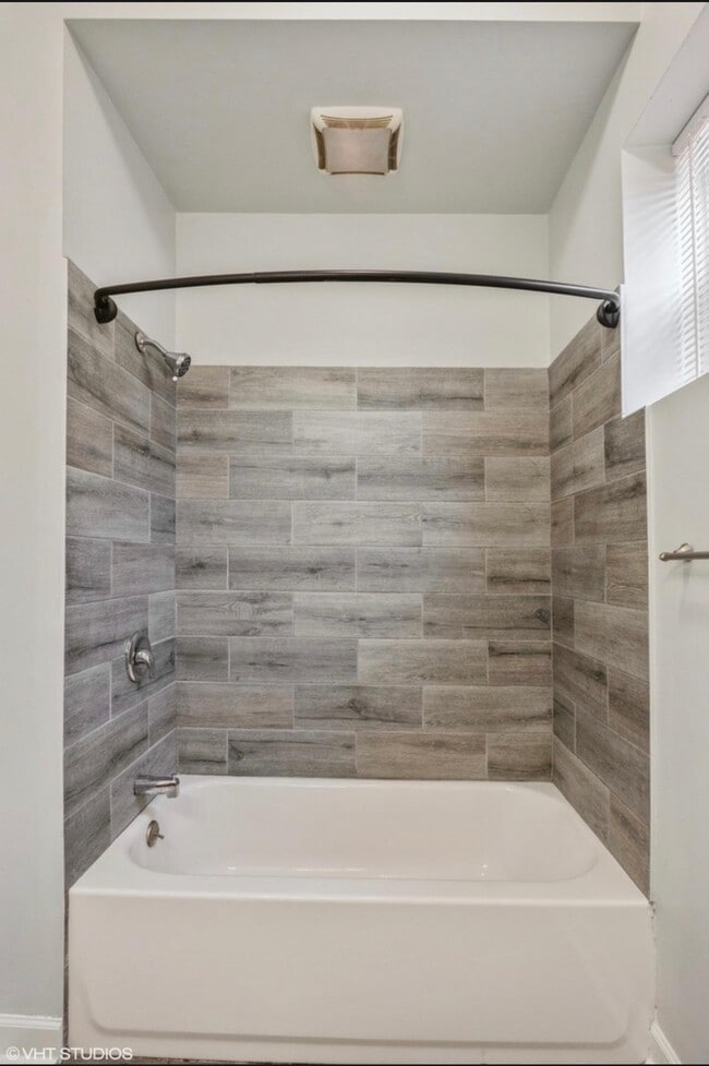 Photo - 1821 W Cullerton St Unit 4 bedroom in pilsen