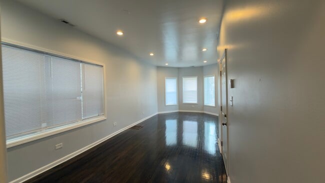 Photo - 1344 E 72nd Pl Unidad 2