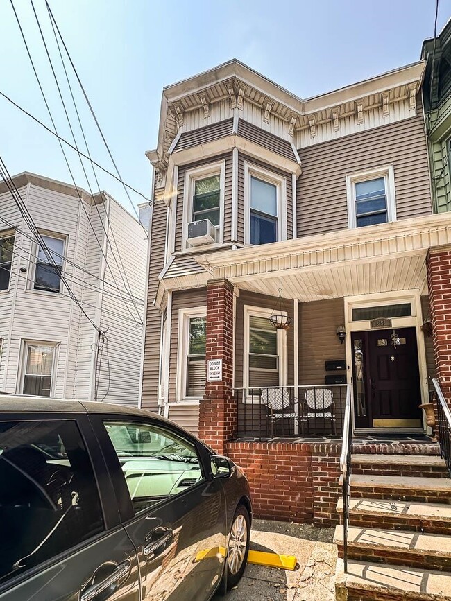 Building Photo - 255 Bowers St Unit 2 Rental