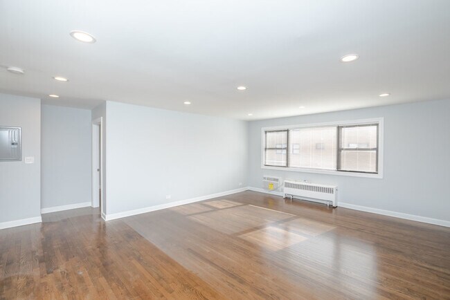 Photo - 6807 N Ridge Blvd Unit 202