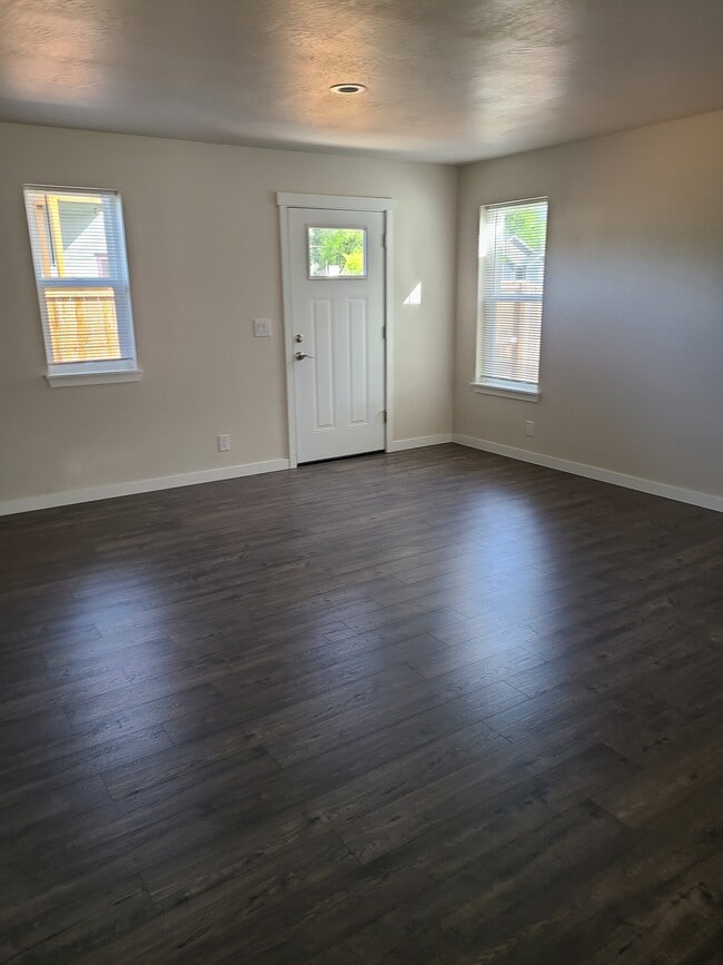 Photo - 225 Talent Ave