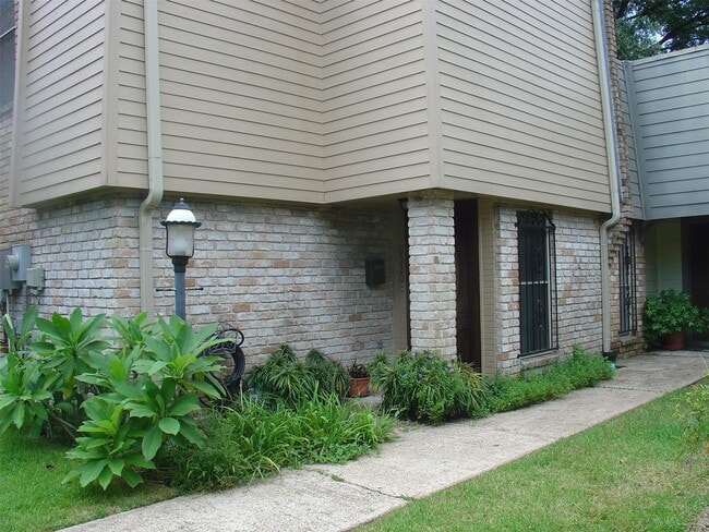 Building Photo - 6320 N 1st St Rental