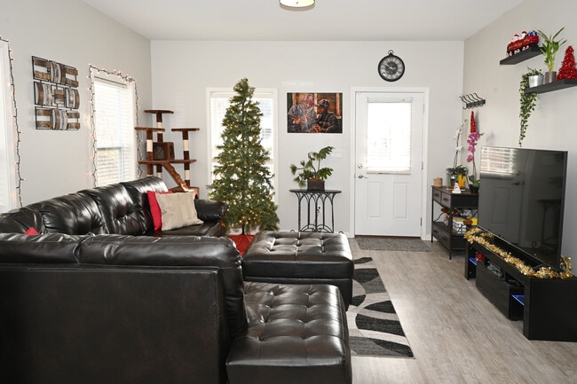 Photo - 762 Morgan St