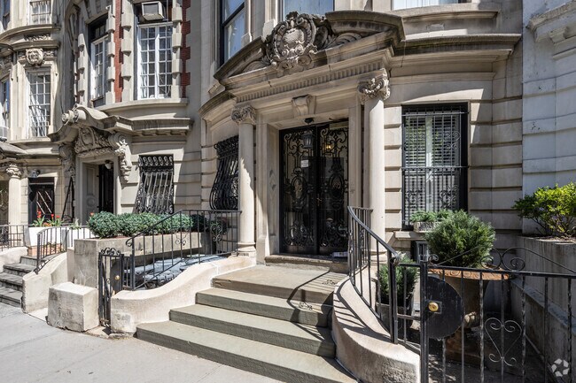 Entrada - 29 W 85th St