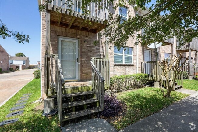 Building Photo - 11905 Algonquin Dr Unit 1 Rental