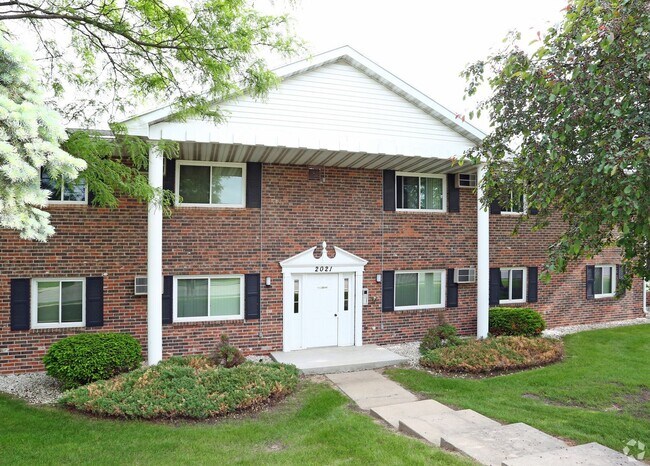 Deckner Manor Apartment Homes