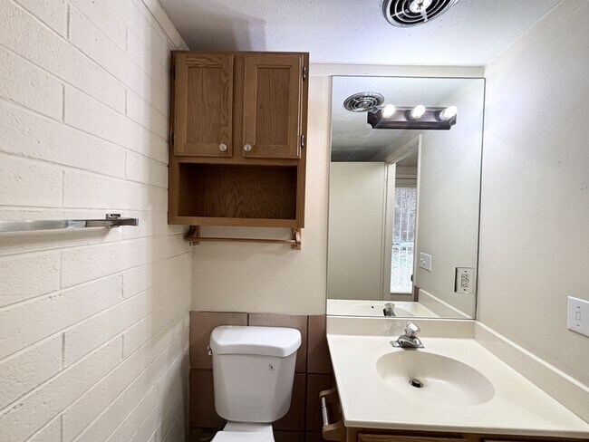 Photo - 599 Darwin St