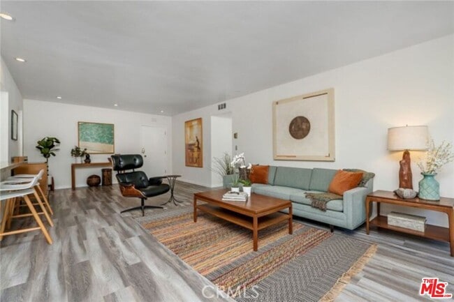 Photo - 1015 Kings Rd Unit 301