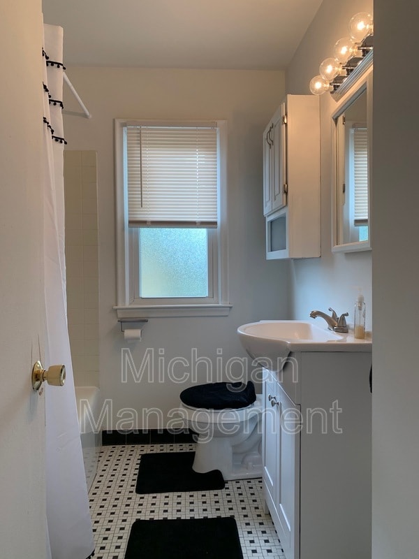 Photo - 32469 Rosslyn Ave