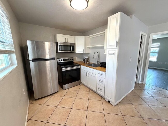 Photo - 999 Dr. M.L.K. Jr St S Unit 4