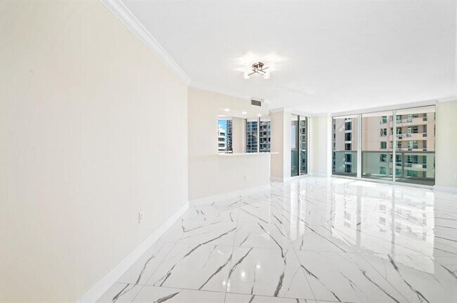Photo - 347 N New River Dr E Unidad 1509