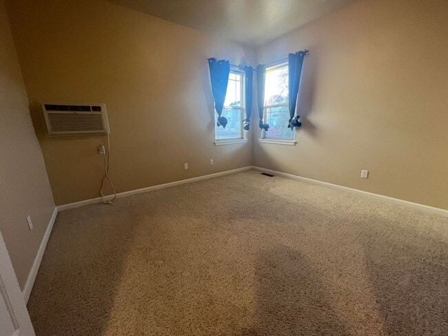 2301 NE Mary Rose Pl Unit 2