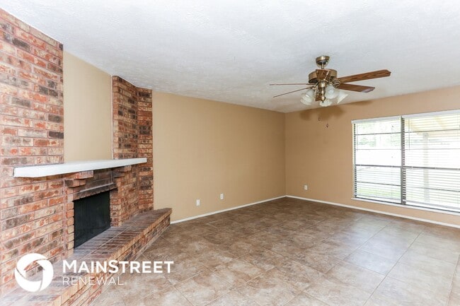 Photo - 6412 Sandhurst Ln E