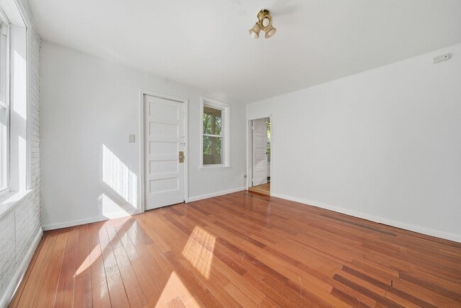 Photo - 281 River St Unidad 3