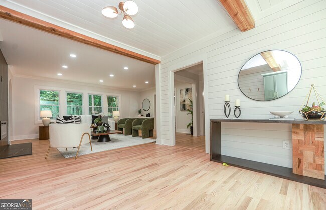 Photo - 2908 N Hills Dr NE